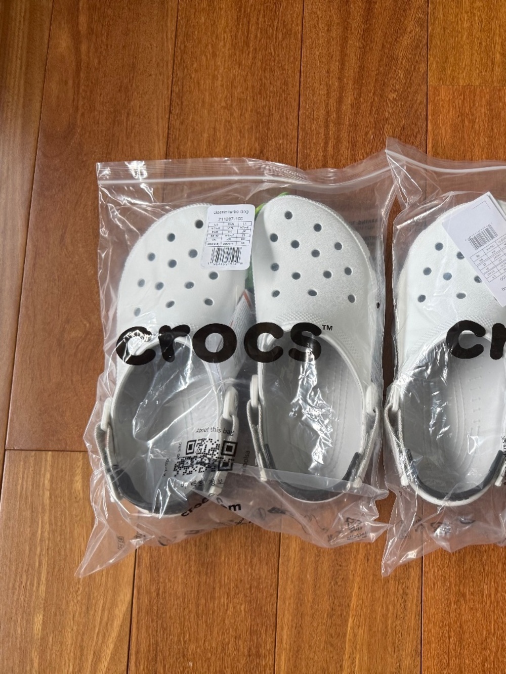 Brand new classic crocs m7/w9
